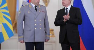 Russian President Vladimir Putin and Colonel General Sergei Surovikin, commander of Russian forces in Syria, attend a state awards ceremony for military personnel who served in Syria, at the Kremlin in Moscow, Russia December 28, 2017. 