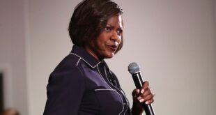 Democrat Val Demings called for ‘walls’ that ‘separate us’ to go down but lives in gated community